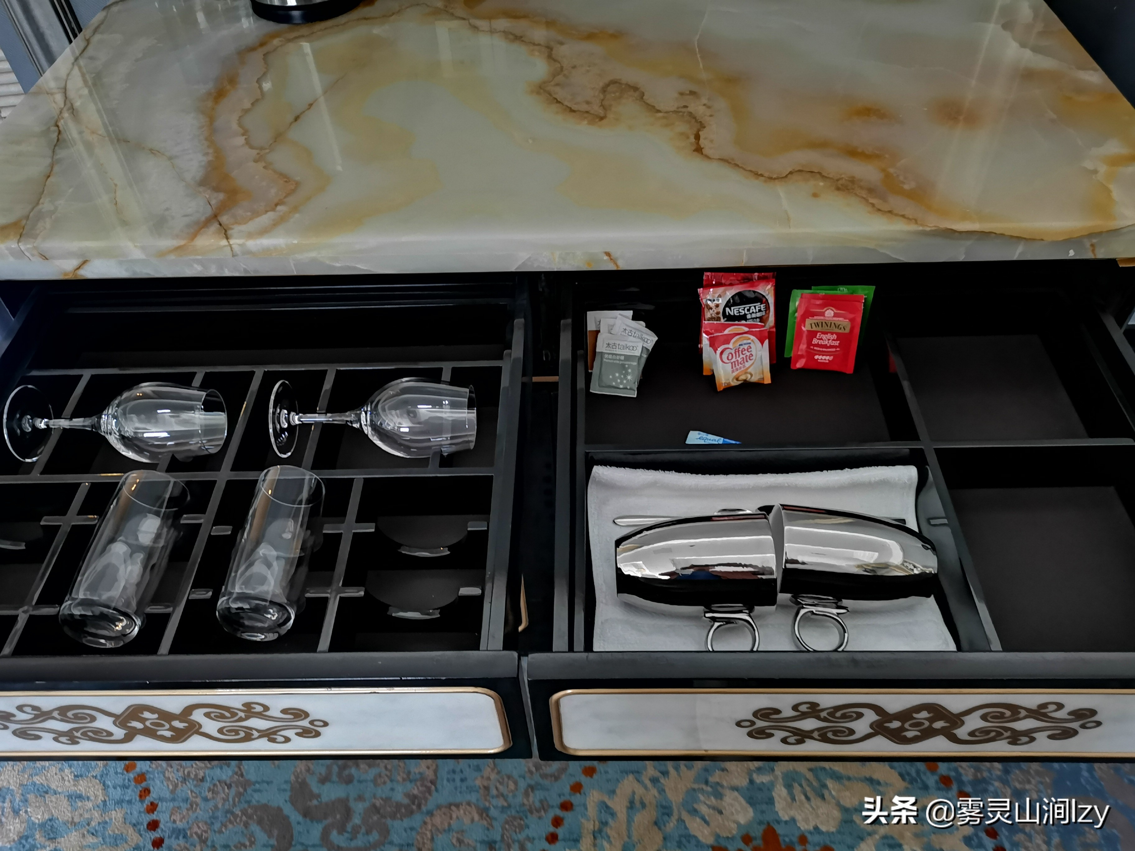 蓝天白云下的雪域高原布达拉宫,蓝天之下日光之城简介