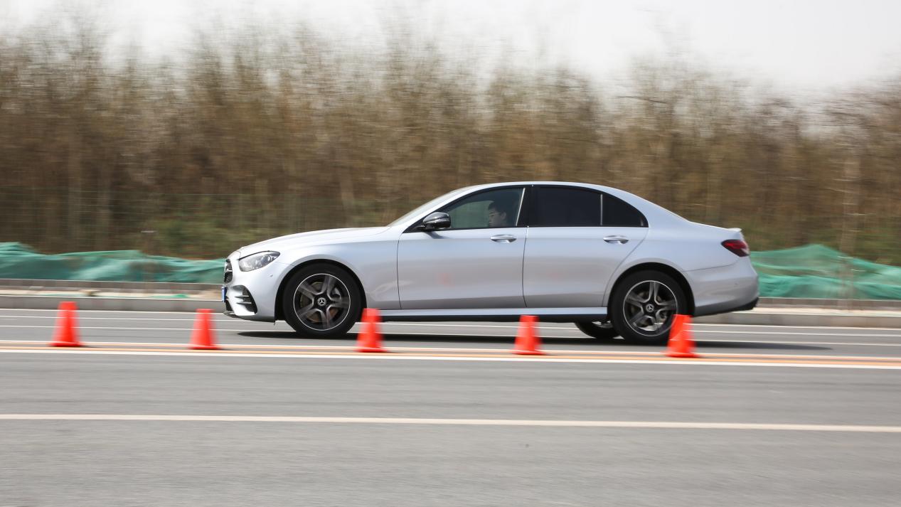 牛x摩托车评测,奔驰e260l2024款最新款动力试驾