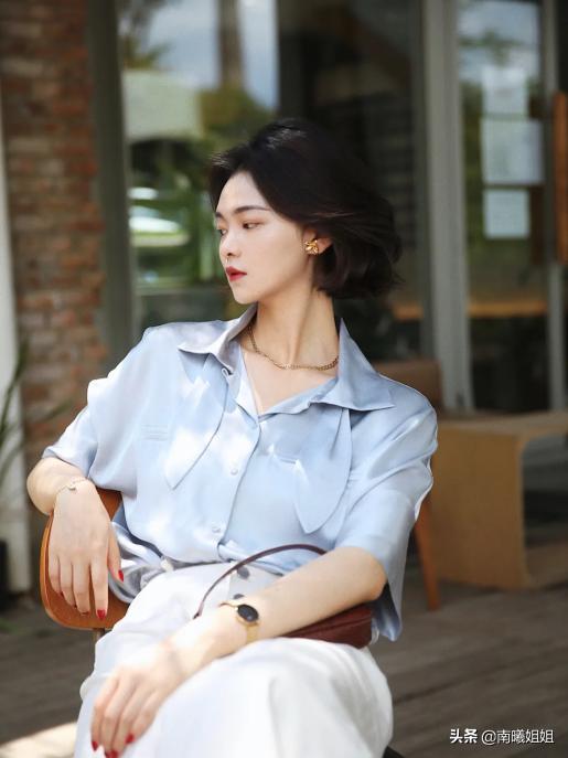 奔五的女人放弃黑长直吧！这4款“短发”最适合你，显脸小还减龄