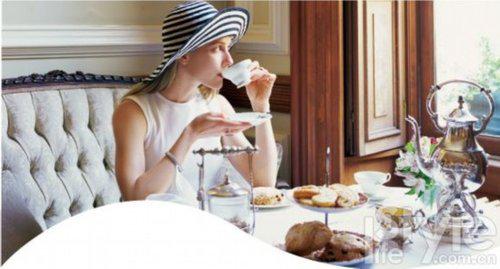 如何制作火山熔岩巧克力懒人版,自做熔岩巧克力