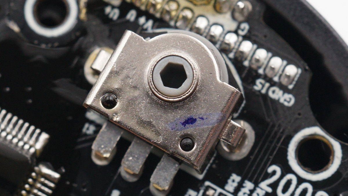 电钻拧三合一螺丝,微型手持小电钻拆解