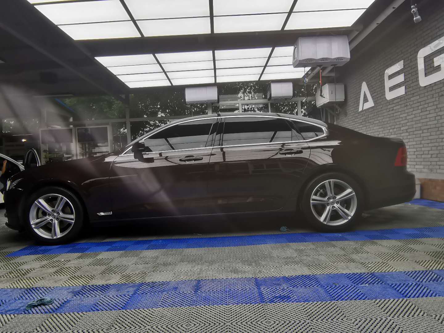 隐形车衣和镀晶的区别是什么,镀晶和隐形车衣有什么缺点