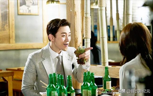 韩国首尔夜市摆摊视频,韩国街边露天摊