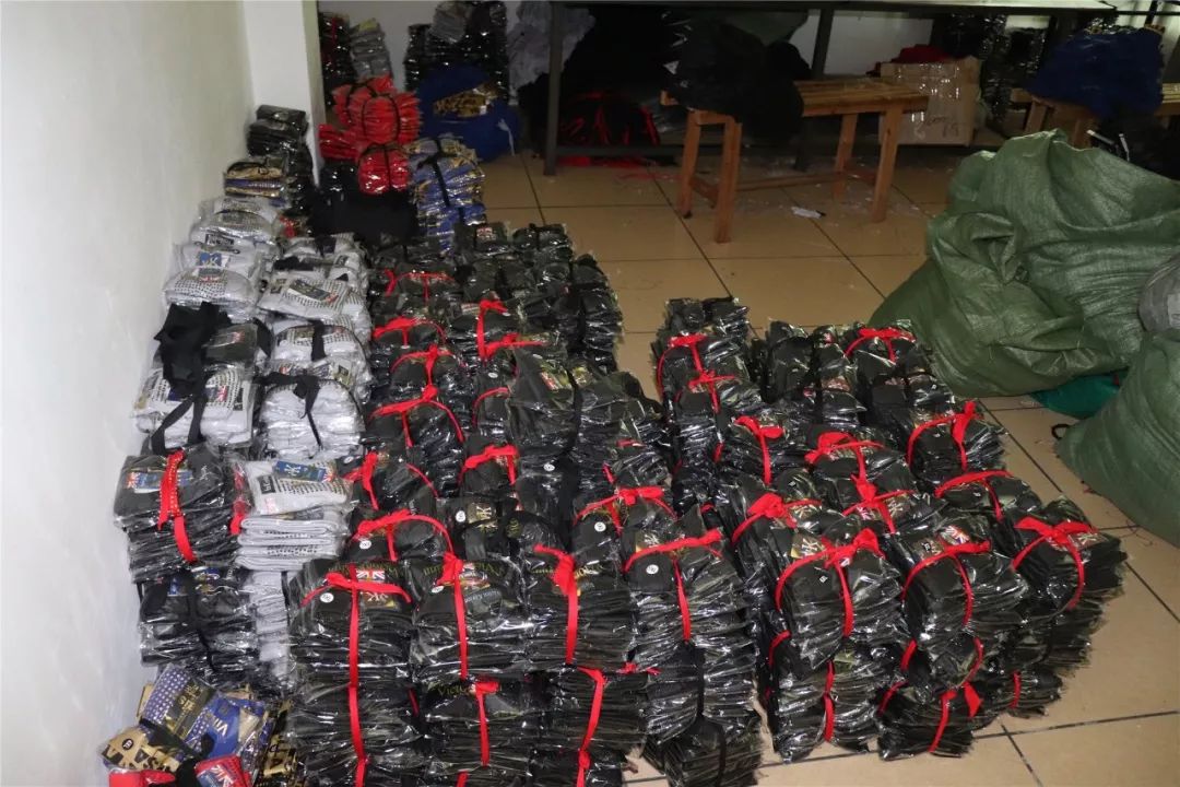 你穿过这样的“英国卫裤”？新余公安摧毁一网络水军团伙，抓获嫌疑人17名