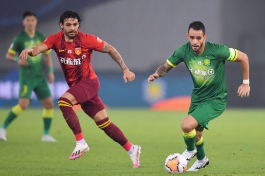 中超联赛首轮战罢,中超收官争冠悬念周末见分晓