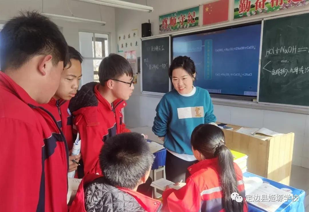 砥砺奋进谱华章不忘初心,砥砺初心奋勇前行谱新篇