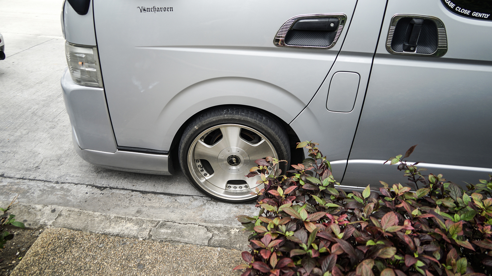 泰国风骏皮卡低趴改装,泰国丰田皮卡改装低趴