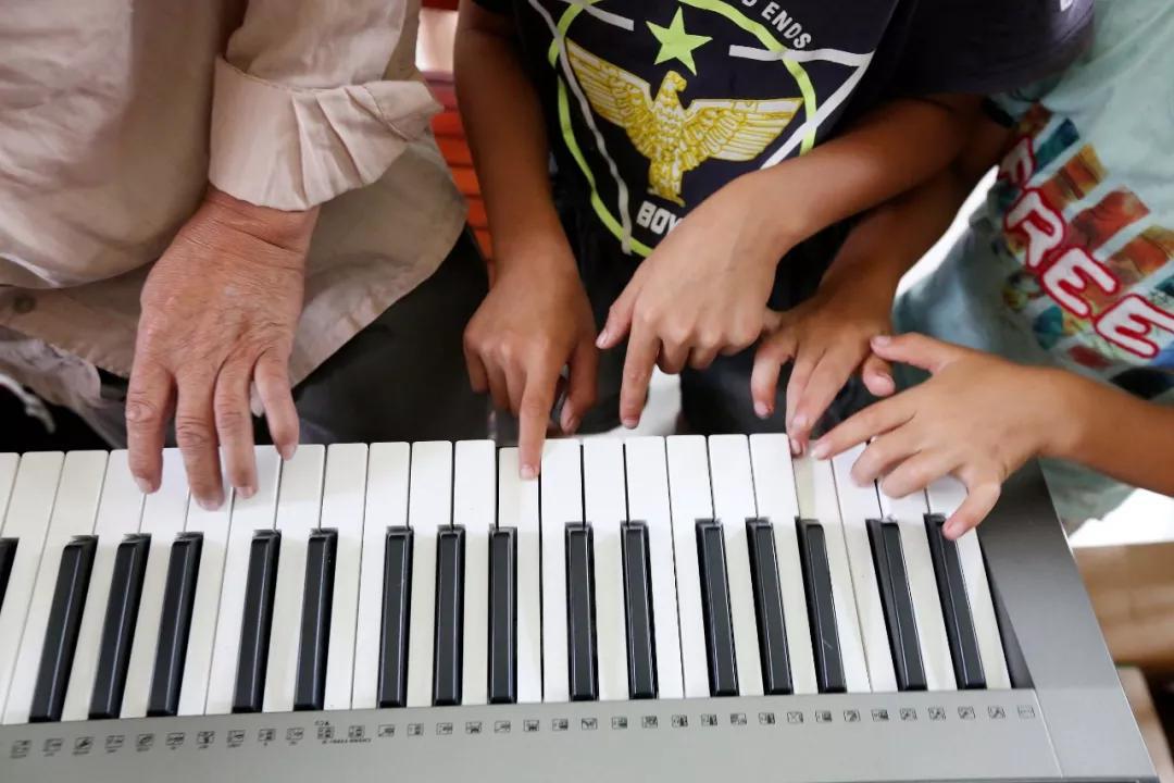 学校音乐老师一年收入多少,声乐生毕业后当音乐老师挣钱吗