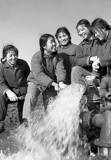 天津青年路的老照片1990年,天津市南京路图片