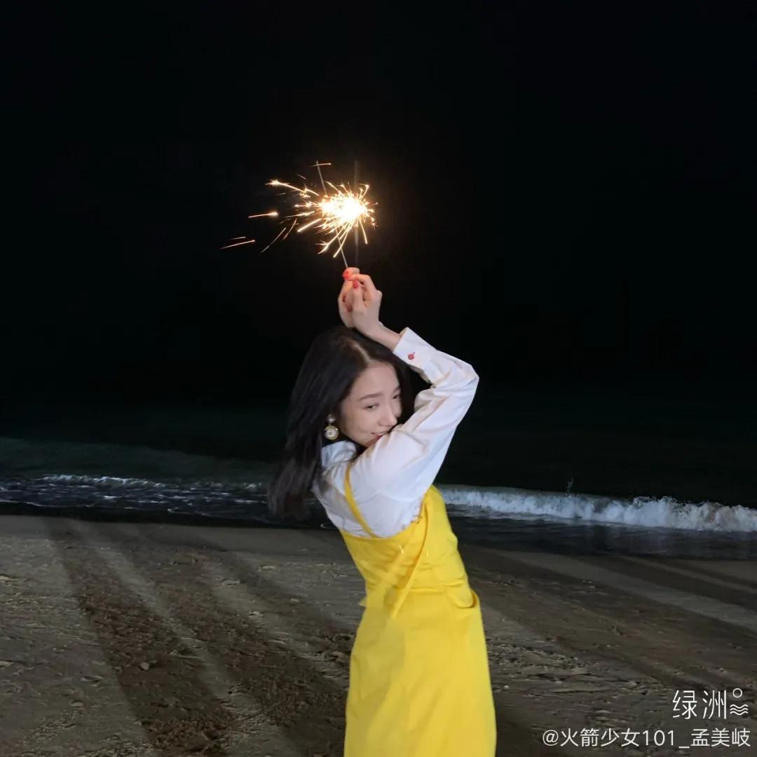 周雨彤的穿搭白衬衫,周雨彤刘雯钟楚曦