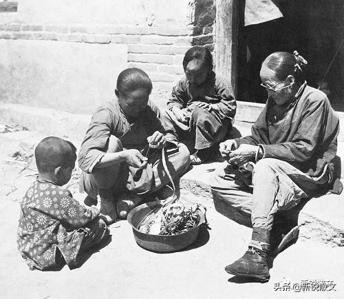 你婆婆再活三辈子也赶不上我！虽处同一时代，母亲和婆婆截然不同