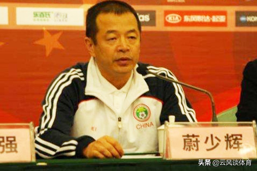 他是国足衰落的罪魁祸首，为收钱搅乱国足风气，连郑智都给他送礼