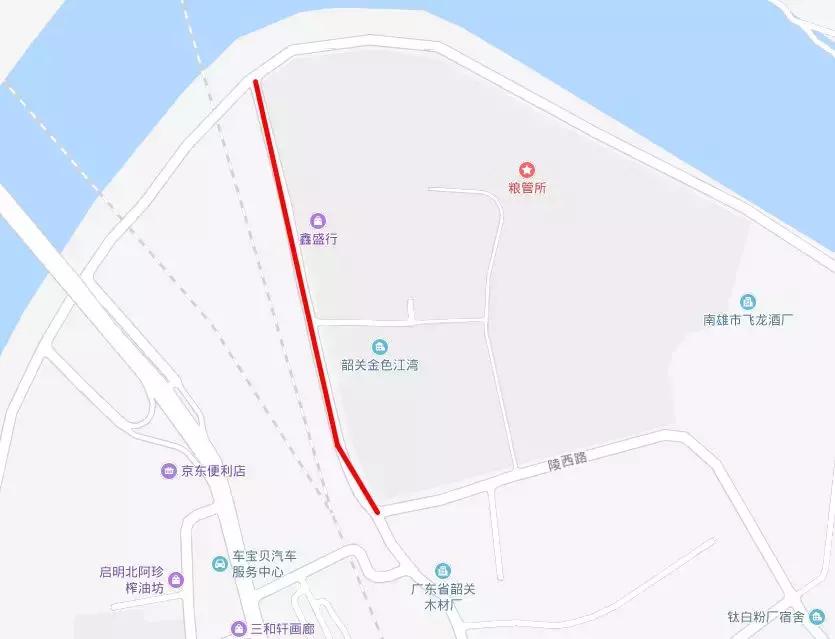 金色江湾这段路车辆乱停,夜晚消防车进出困难……
