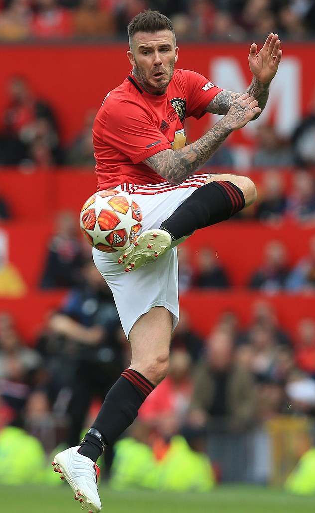 贝嫂带小七去看足球赛,贝嫂带娃看小贝比赛