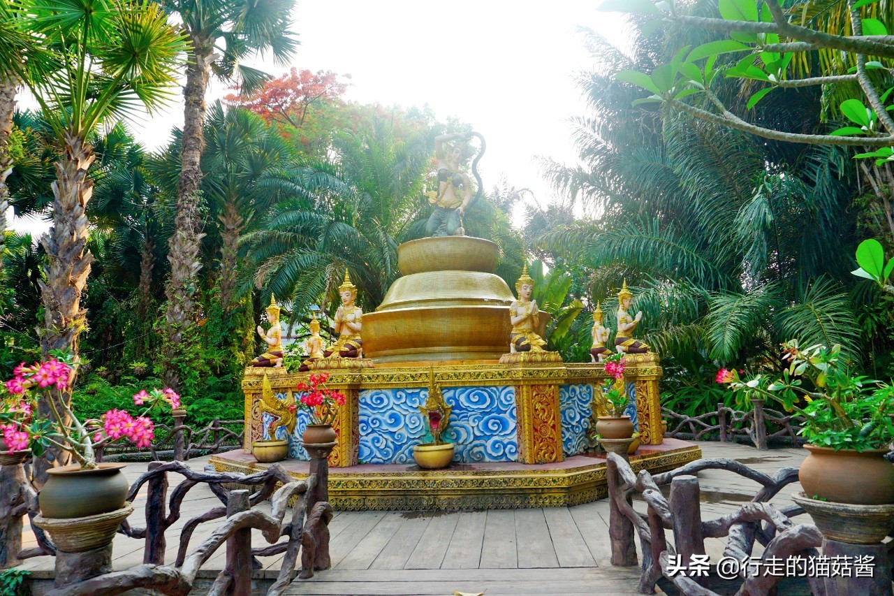 西双版纳曼听公园傣王宫简介,西双版纳曼听御花园的傣王是谁