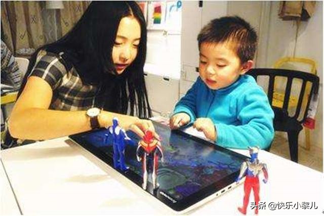 过年亲戚上门，5岁“熊孩子”砸烂电脑屏幕，亲戚：换个屏就行了