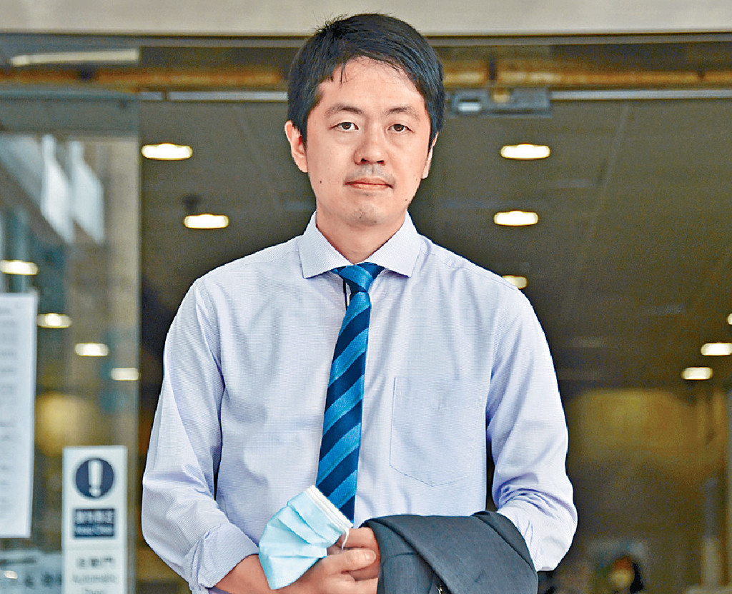 港媒：潜逃乱港分子许智峰汇丰账户冻结又解冻，已将钱转走