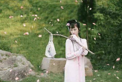 春困幽情里的西厢逸事