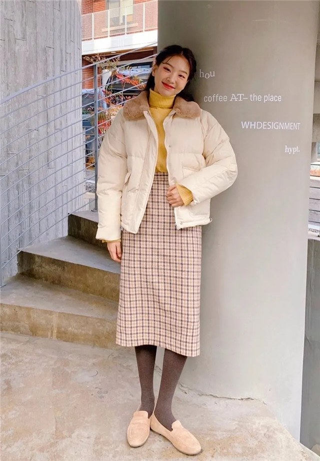 羽绒服小个子内搭裙145-150高级感,小个子羽绒服搭半身裙长度