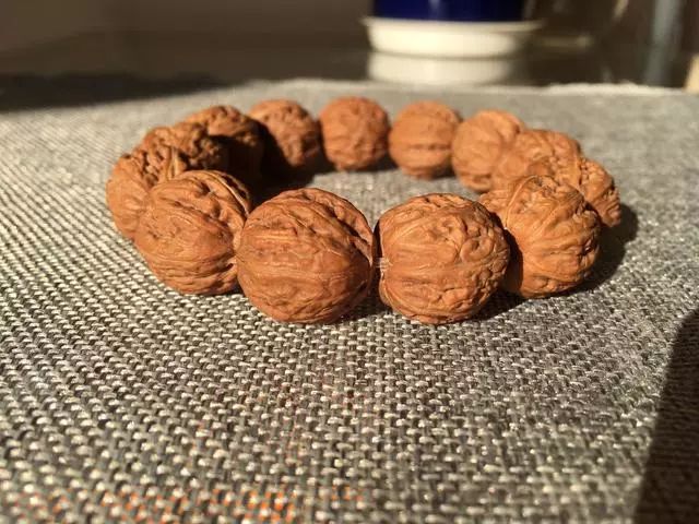 怎样挑选小尺寸文玩核桃,小核桃手串怎么挑选