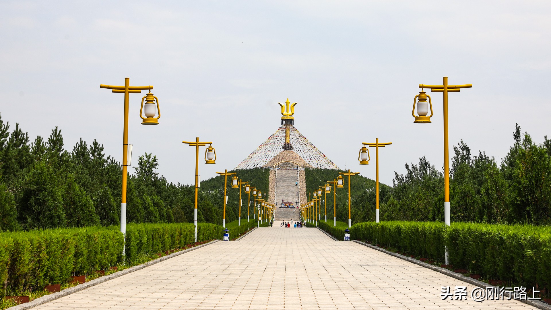 鄂尔多斯的伊克昭敖包,被誉为中国第一敖包,免费开放