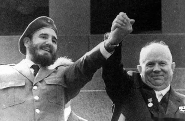 卡斯特罗曝光照片,卡斯特罗拍摄视频