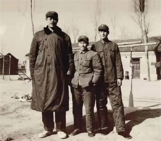 中国第一中锋穆铁柱,穆铁柱墓地