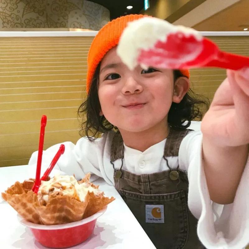 女版GD潮过陈冠希女儿？月入十万萌娃靠穿搭火爆ins