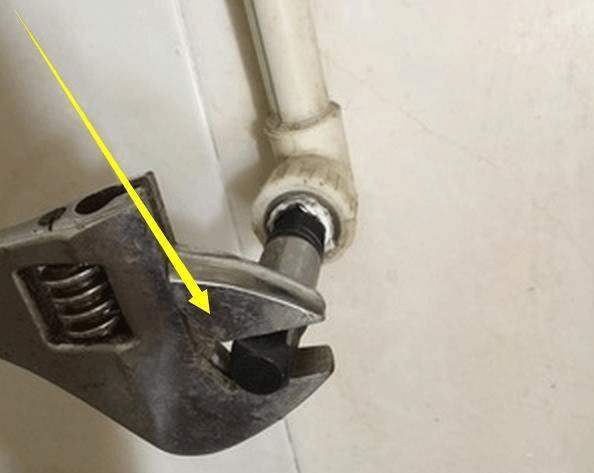 拆卸水龙头丝扣在管内怎么办,拆卸水龙头小妙招