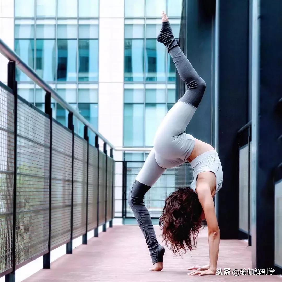 50多岁练瑜伽的好处和坏处,女生练瑜伽对男朋友有什么好处