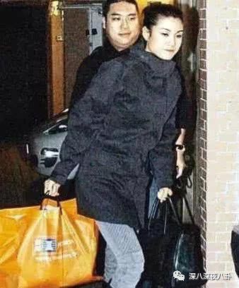 拜金女被退婚,拜金女为富二代抛夫弃子又被抛弃