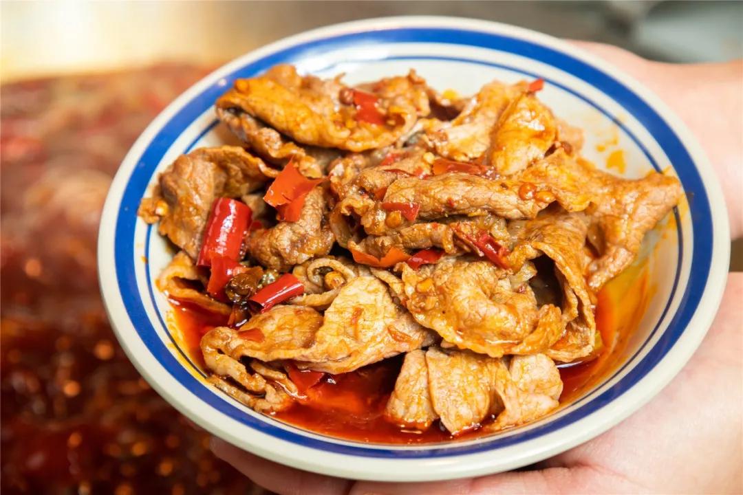 等位2000桌的“卤校长”杀进人广！女生来，免费吃