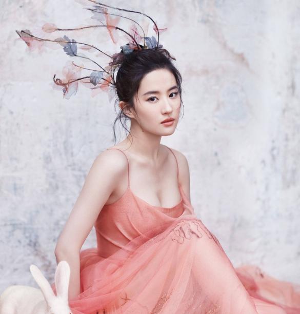 宋祖儿佟丽娅造型,佟丽娅和宋祖儿同款短发