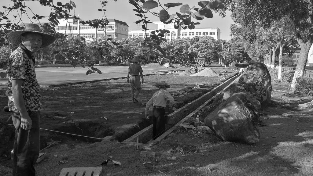 津门网邓书梁：七人足球场施建纪实