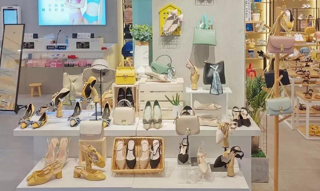 解锁超值购物!来三福百货满108元立减30元!过年就要放肆购