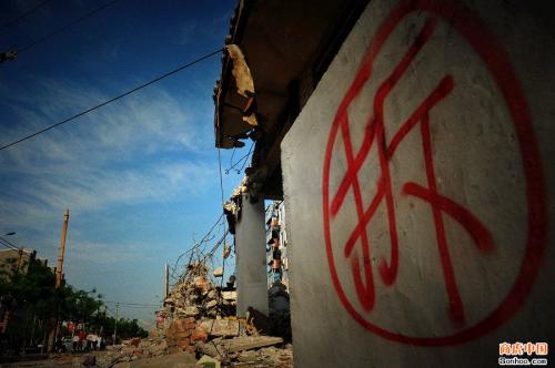 每逢佳节倍思亲致逝去的亲人,每逢佳节倍思亲手捧鲜花祭故人