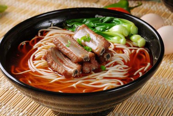 河南面馆日卖5000碗面,开面馆只卖一碗面能赚钱吗