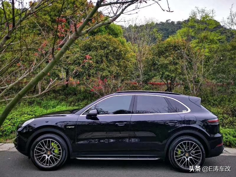 保时捷macan原厂鸟巢轮毂,保时捷鸟巢轮毂走起来的效果