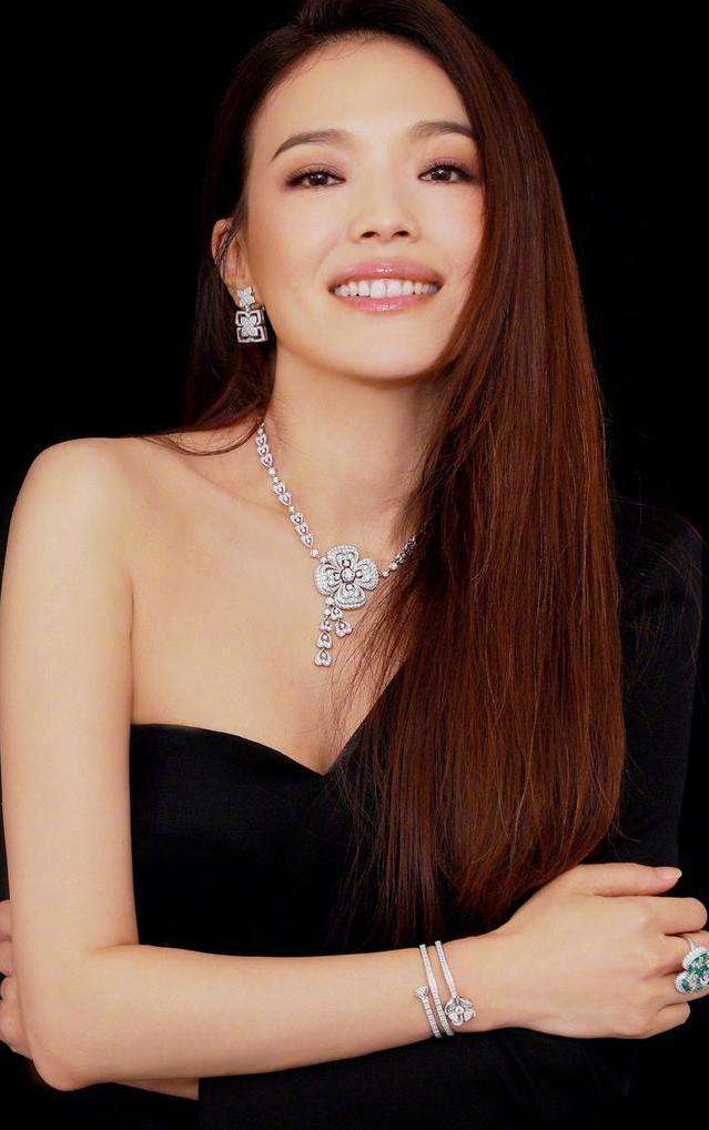 如果首席医*能官**拍成电视剧，你觉得书中的角色由谁来演合适？