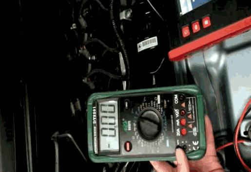 汽车没电是电瓶坏了还是发电机,汽车没电了电瓶会坏吗