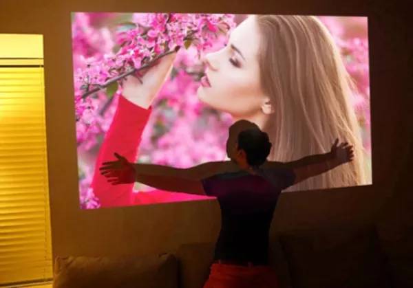 怎么选便宜又好用的投影仪,如何选购500元投影仪呢