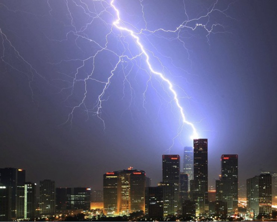 雷电天气如何预防遭雷击,雷雨天怎么防雷击