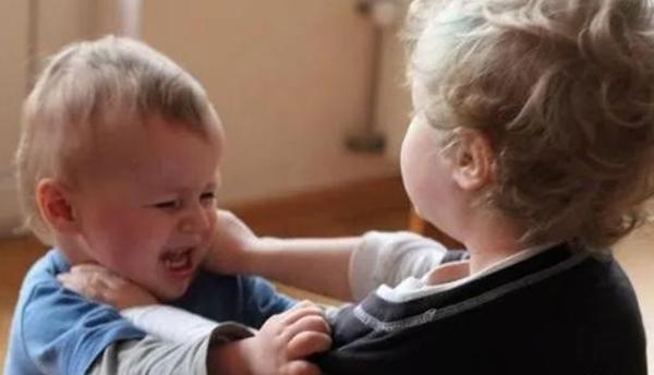 “妈妈,我今天被打了”,聪明妈妈从不会帮忙出气,而是这样去做