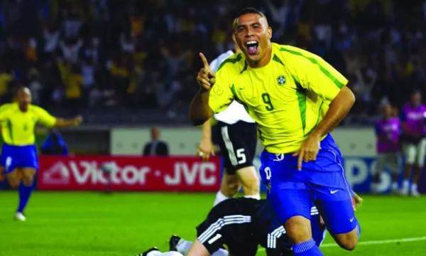 卡洛斯在球队的地位,卡洛斯巴西历史地位