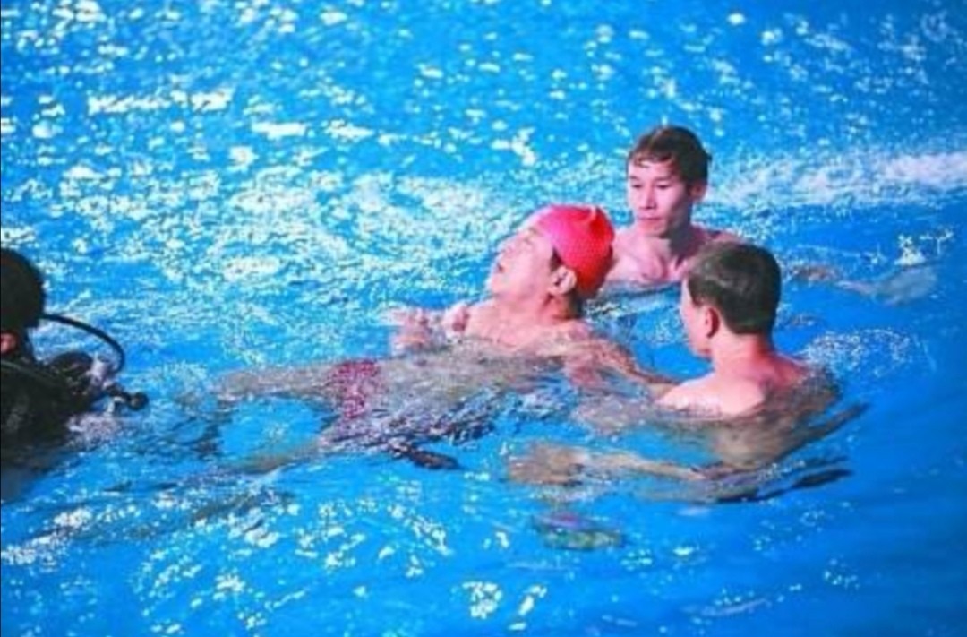 冯巩搭档牛群：被质疑贪污，64岁节目中晕倒，这些年他有多惨？