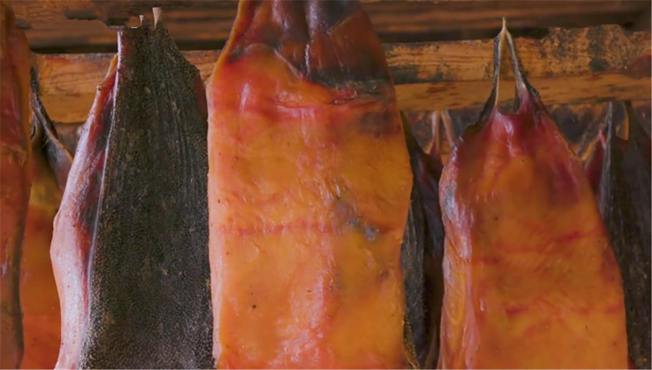 活到156岁才能繁衍后代，眼睛被寄生虫吞噬，啥也看不见