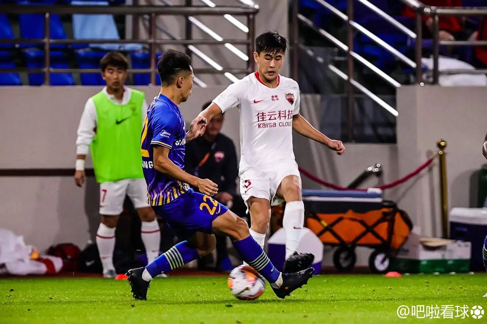 天意？后腰失意被国足名宿激活！香港小将路转粉是深圳生日惊喜