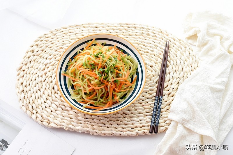 清脆爽口小菜凉拌佛手瓜的做法,佛手瓜做凉拌菜怎么做好吃