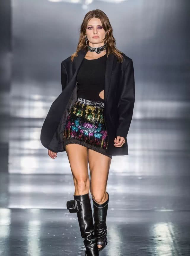 把裤子穿在肚脐上面会怎么样,把裤子扎进腰里的穿搭