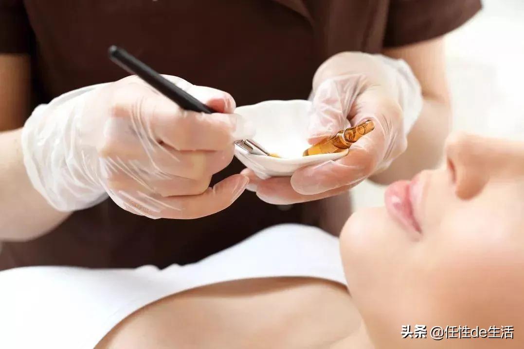 刷酸为什么避开脸颊,刷酸会垮脸吗